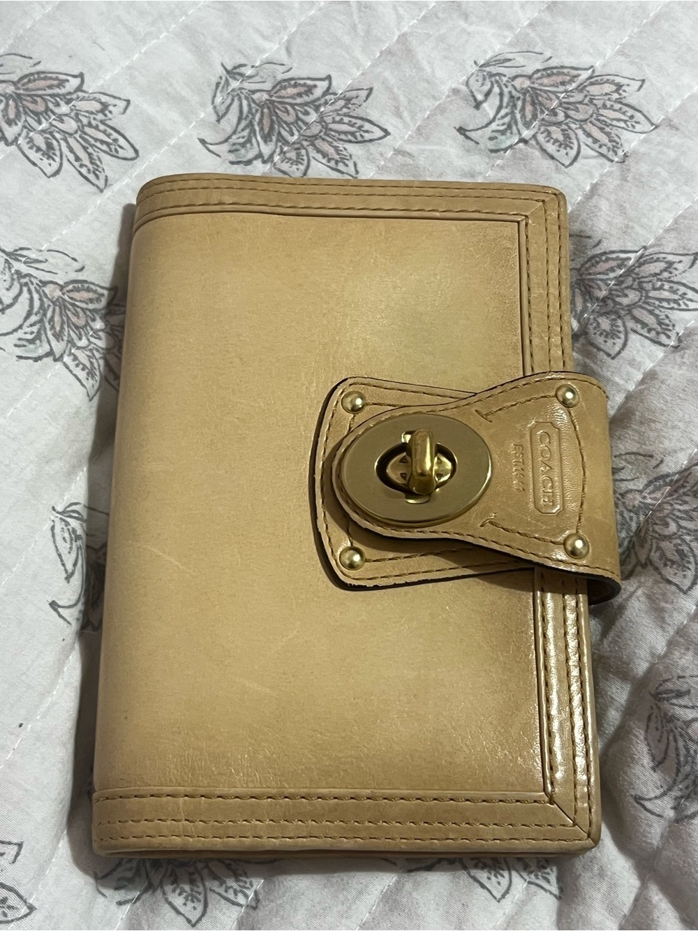 Coach Beige Leather Legacy Turnlock Agenda
